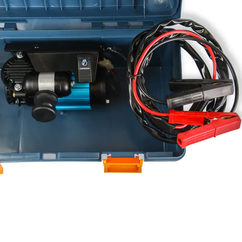 نمای نزدیک از گیره های سرباتری کمپرسور باد 88 لیتر نکو