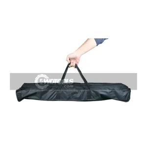 کیف حمل میز پیک نیک مدل CFTA8 در دست یک نفر