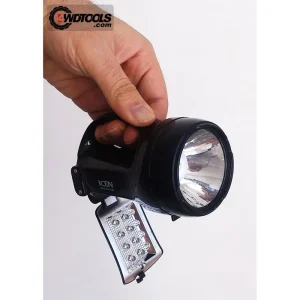 چراغ قوه LED کمپینگ و آفرود در دست یک نفر