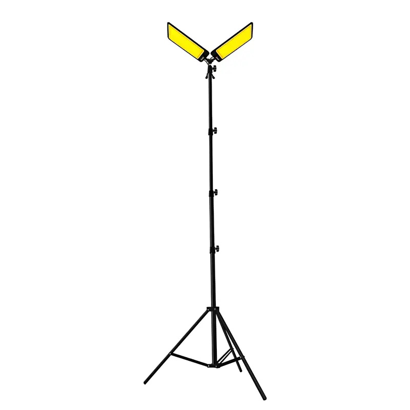 نمای روبرو از چراغ کمپینگ دو پنل توبیز در حالت ایستاده