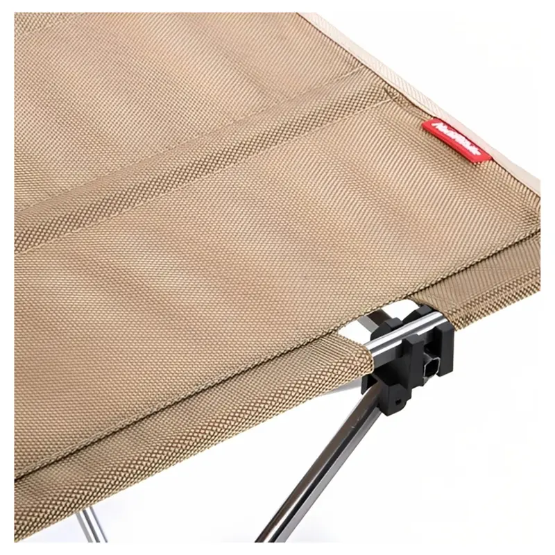 نمای نزدیک از صفحه پارچه ای میز