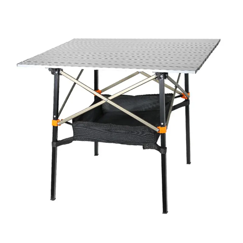 نمای روبرو از میز کمپینگ با سبد زیر میز رنگ نقره ای