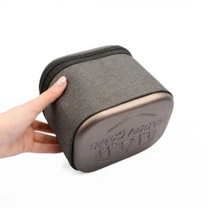 کیف برزنتی ادویه در دست گرفته شده