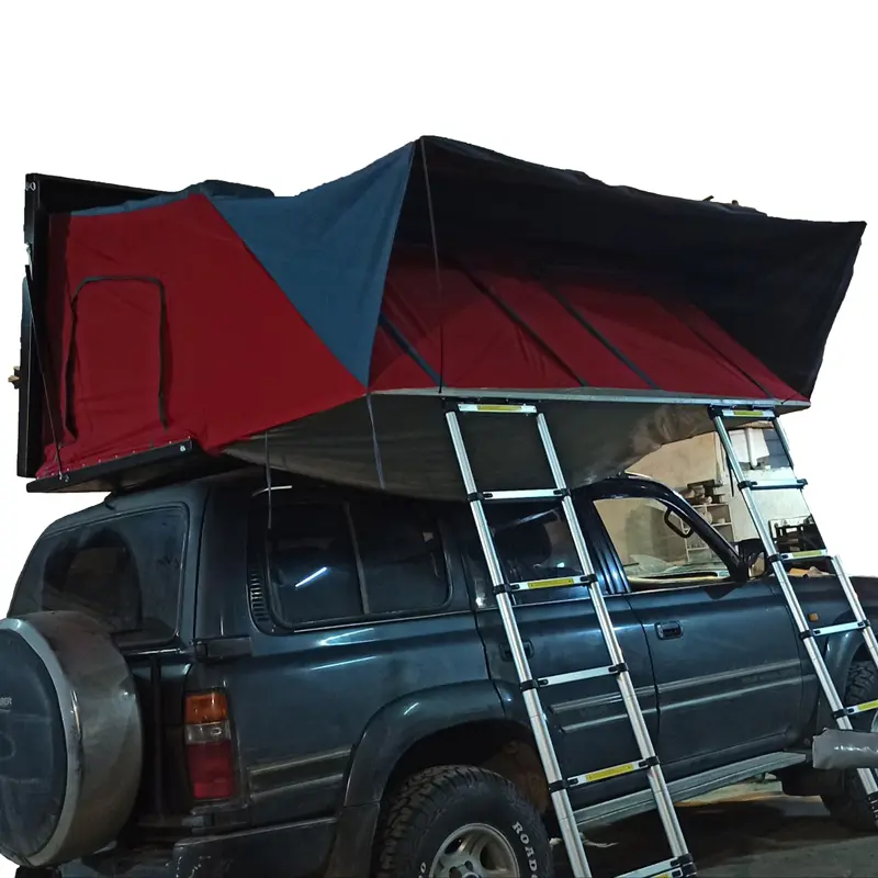 car-roof-tent-md100-cover نمای 45 درجه از چادر سقفی به همراه دو عدد نردبان