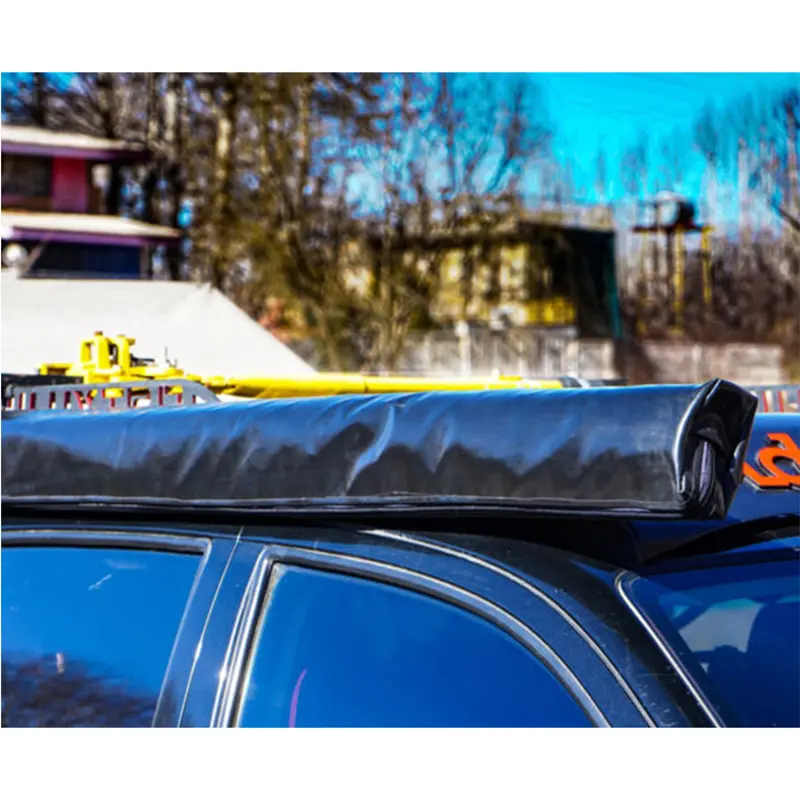 سایبان بغل خودرو طرح نصب شده روی سقف خودرو