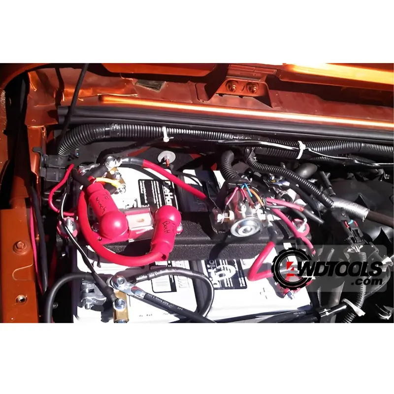 نمای بالا از سیستم شارژ دو باتری تی مکس در حالت نصب شده