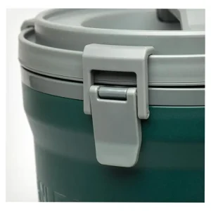 نمای نزدیک از قفل درب کلمن استنلی (Stanley)