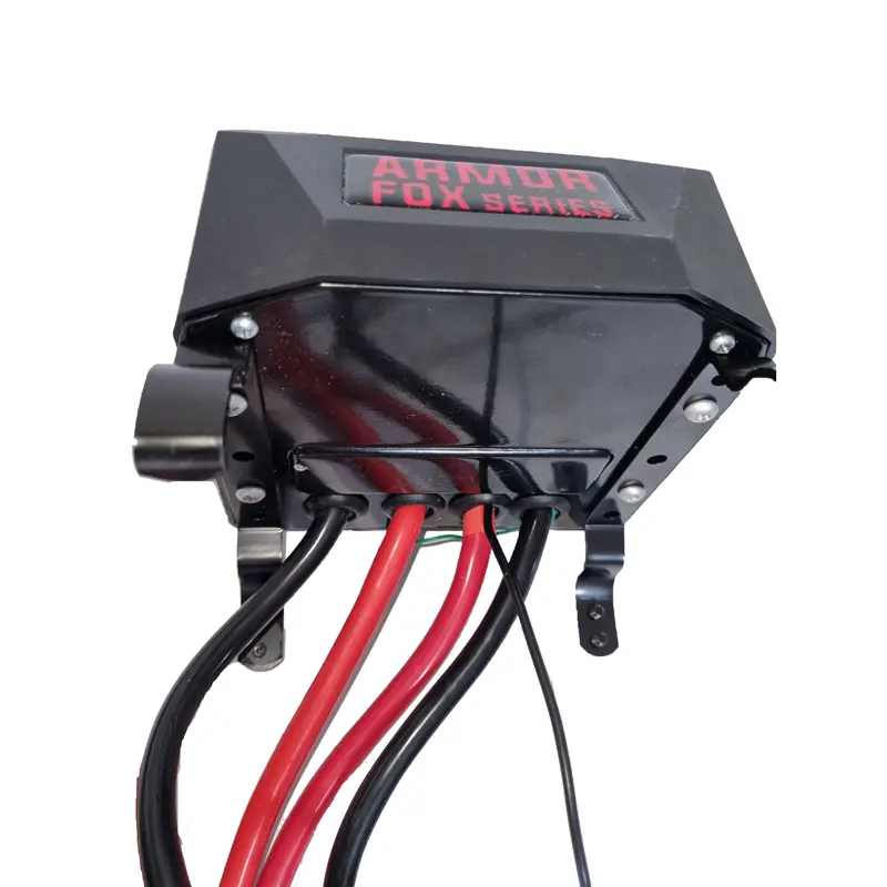 نمای نزدیک از پایین و سیم کشی های کنترل باکس وینچ آرمور