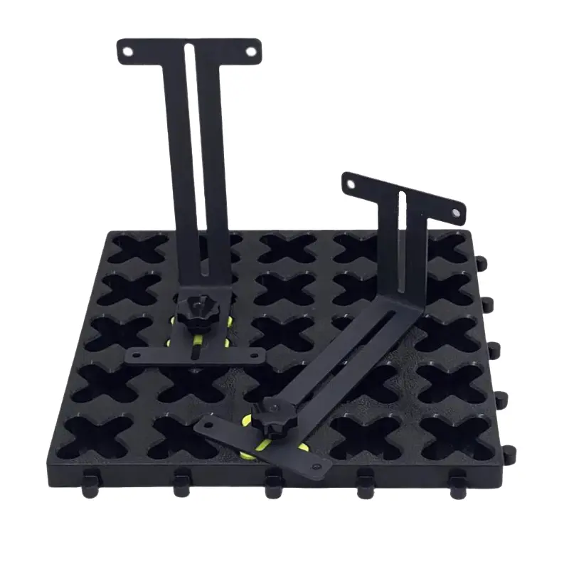 کفپوش نظم دهنده در کنار پایه های نگه دارنده از نمای روبرو