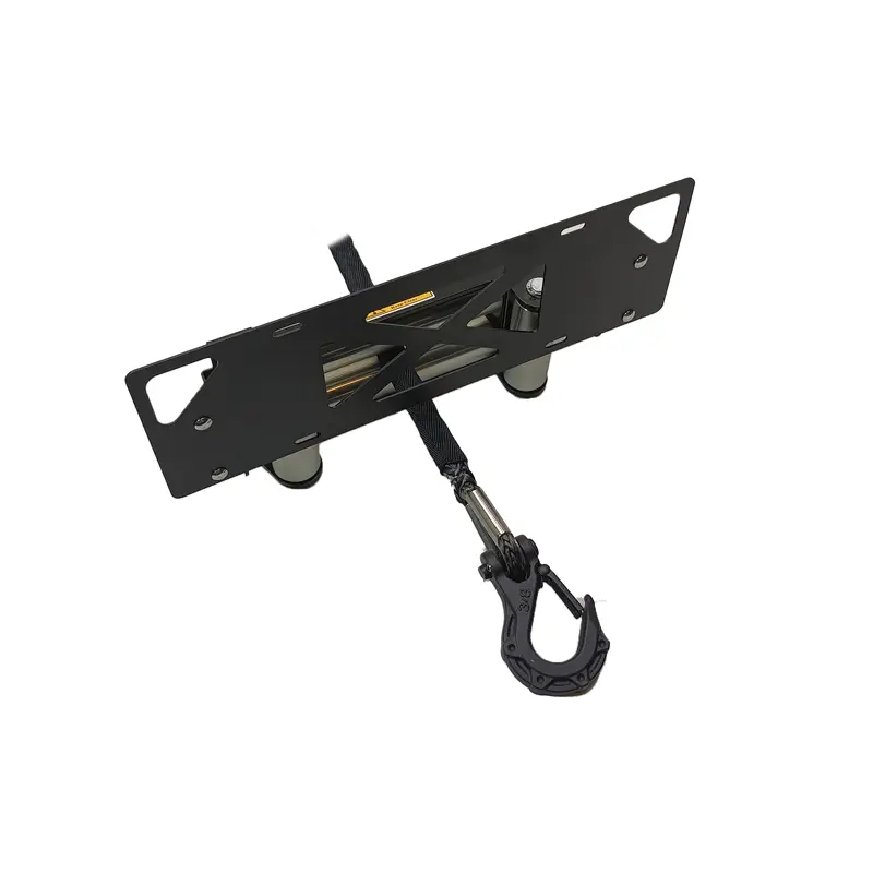 فریم پلاک جلو وینچ آهنی آرمور در کنار قلاب وینچ از نمای بالا