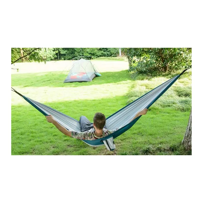 تخت آویز نیچر هایک دونفره در فضای باز از نمای روبرو