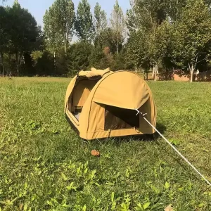 چادر سواگ بادی دو نفره نصب شده در فضای باز