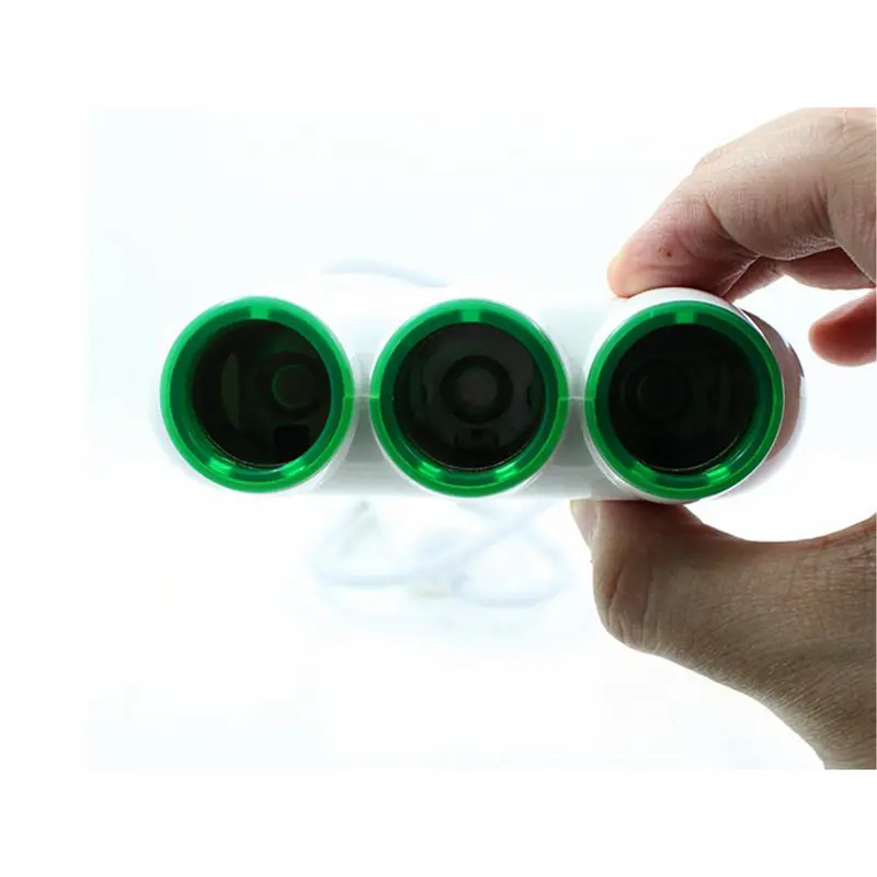 نمای روبرو از کیت تبدیل یک به سه در دست یک نفر