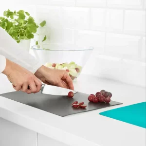 خورد کردن موارد غذایی روی تخته گوشت