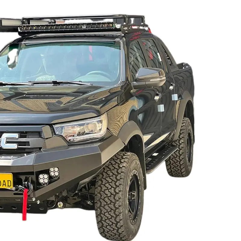 نمای روبرو از خودرو همراه با رکاب فولادی تخت KMC T8