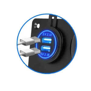 نمای نزدیک از پورت های USB پنل توکار