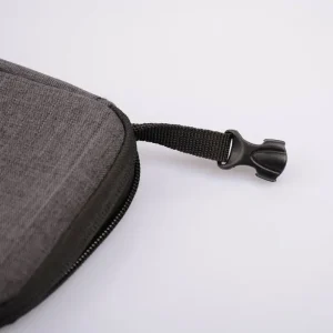 جزئیات کیف پاسپورتی طرح کتان از نمای نزدیک