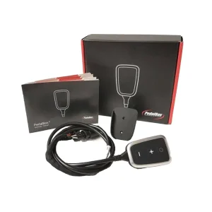 پدال باکس KMC t8 در کنار لوازم جانبی