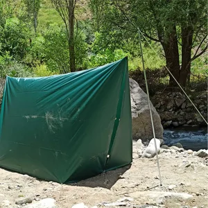 نمای کناری از سایبان کمپینگ نصب شده
