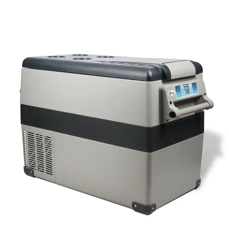 نمای 45 درجه از یخچال مسافرتی آلپیکول مدل CF45