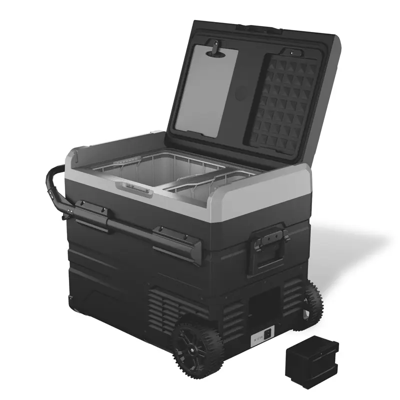 یخچال و فریزر قابل‌حمل آلپیکول در کنار باتری قابل شارژ