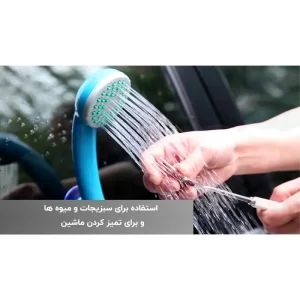 نمای نزدیک از سردوشی و شدت جریان آب