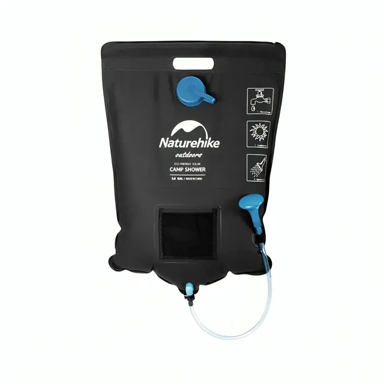 نمای روبرو از دوش و حمام قابل حمل خورشیدی