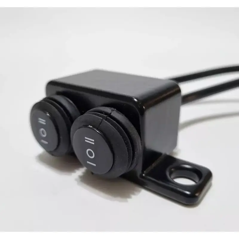 کلید پروژکتور موتور سیکلت دو تایی سه حالته از نمای نزدیک