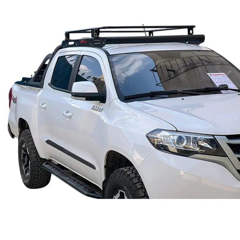 نمای روبور از خودرو همراه با باربند سقفی کلوت