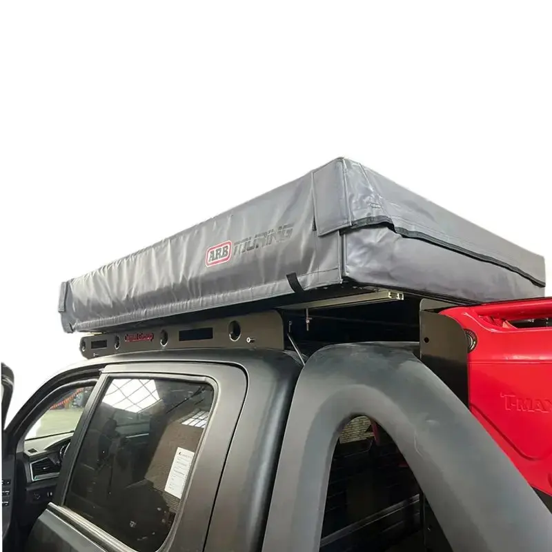 نمای نزدیک از لبه باربند سقفی تخت KMC T8