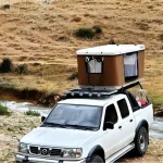 چادر سقفی خودرویی در فضای باز روی خودرو