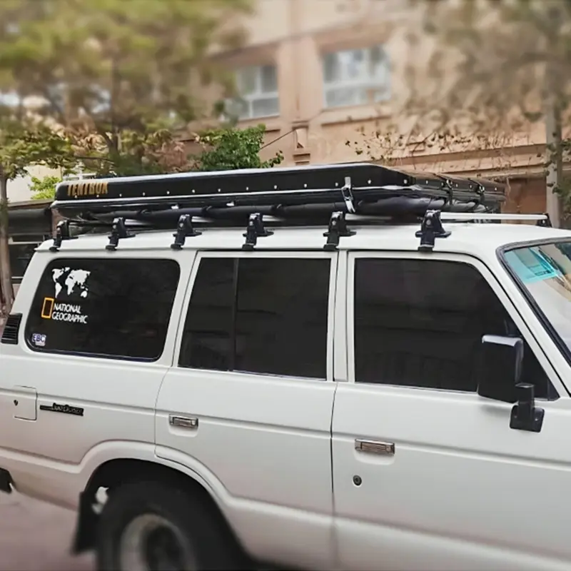 نمای نزدیک از حالت بسته شده چادر سقفی