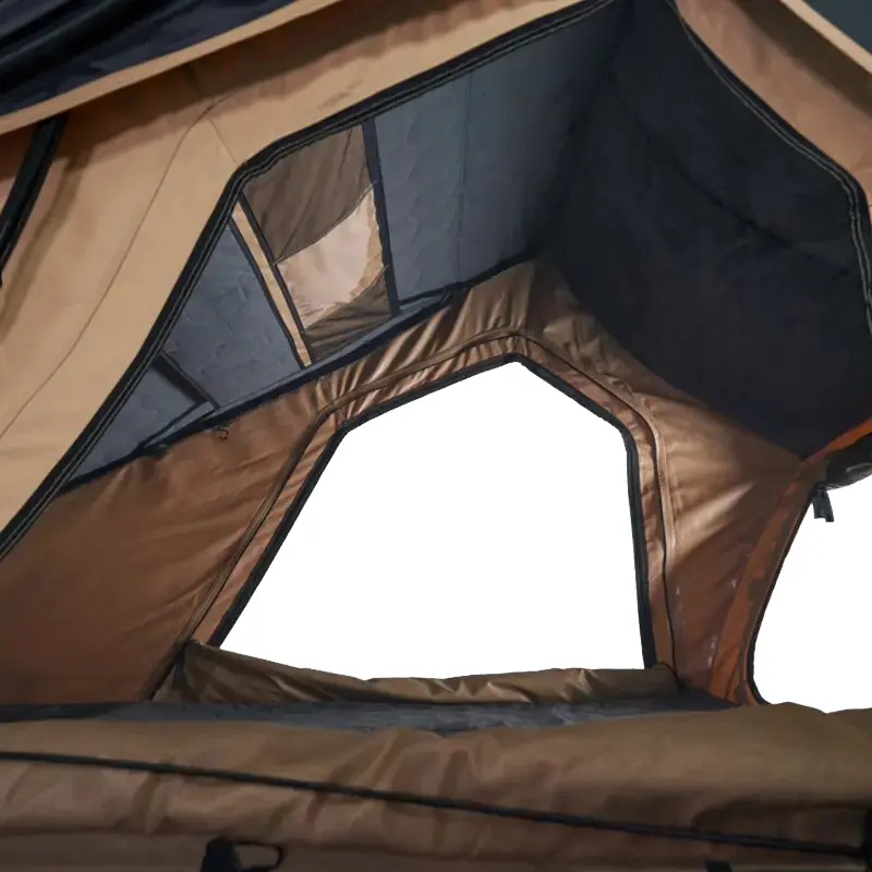 نمای روبرو از پنجره ی چادر سقفی