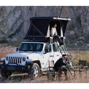 دو نفر هرماه با لوازم کمپینگ و چادر سقفی (Wild Land)