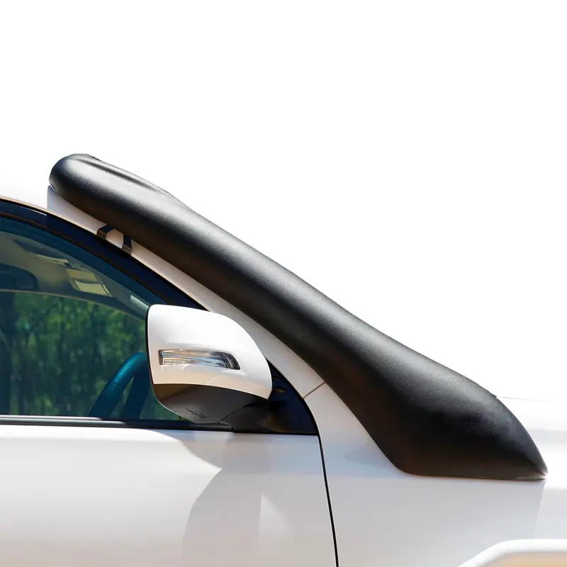 نمای کنار از اسنورکل تویوتا پرادو سری 150 کوتاه نصب شده روی خودرو