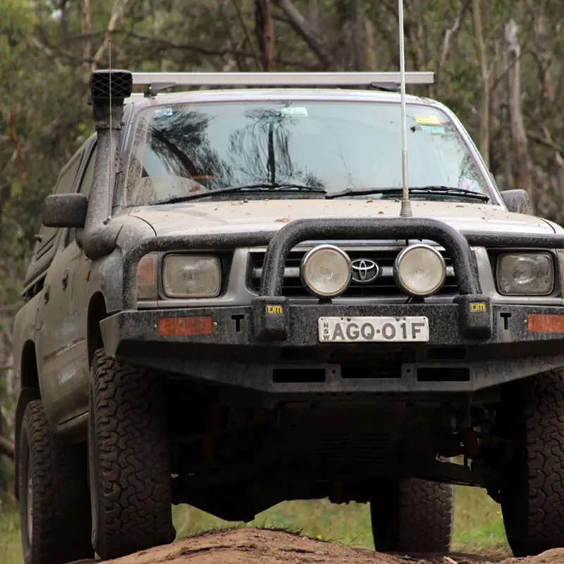 نمای روبرو از اسنورکل تویوتا هایلوکس مدلSTHTR نصب شده روی خودرو