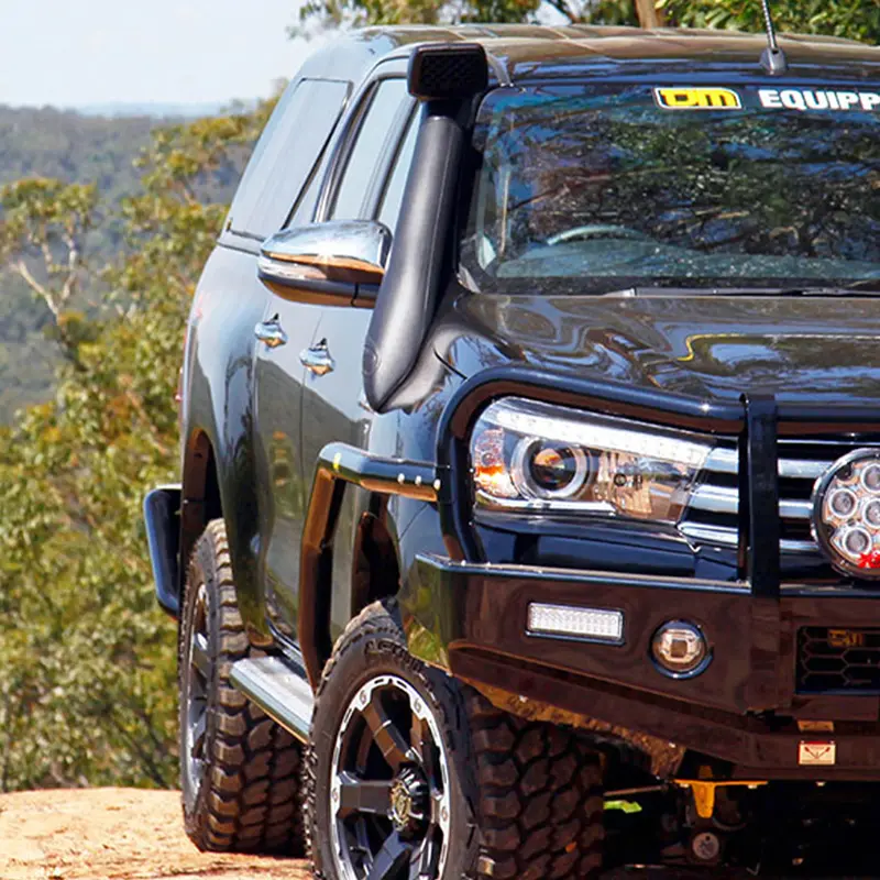 نمای روبرو از اسنورکل تویوتا هایلوکس روو نصب شده روی خودرو