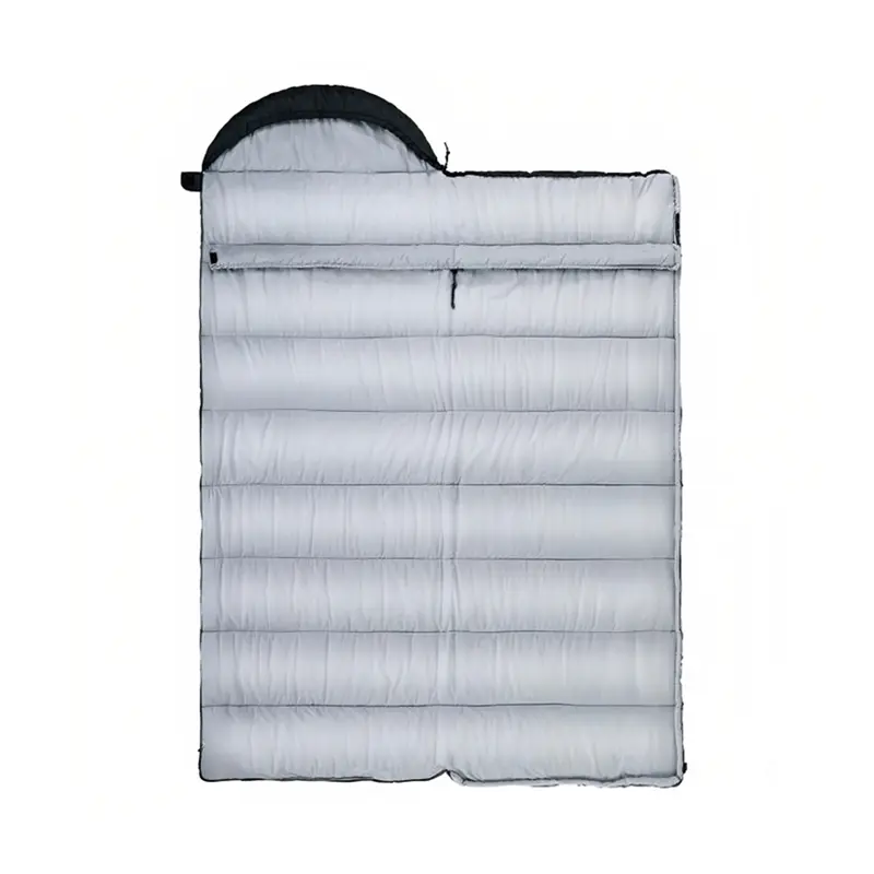 نمای نزدیک از کیسه خواب نیچر هایک در حالت باز شده