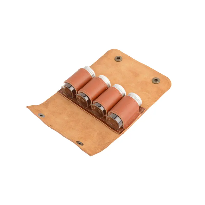 ست جا ادویه 4 پارچه با کیف چرمی در حالت باز شده