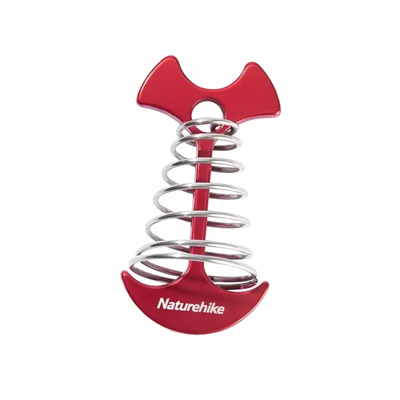 نمای نزدیک از میخ چادر آلومینیومی