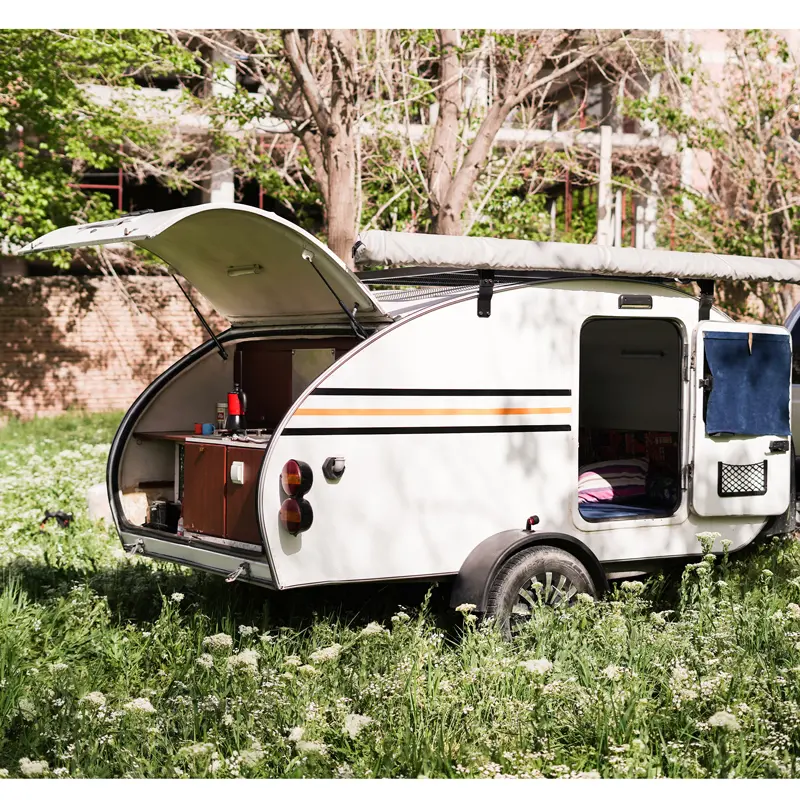 کاراوان مسافرتی مدل قطره از نمای کنار