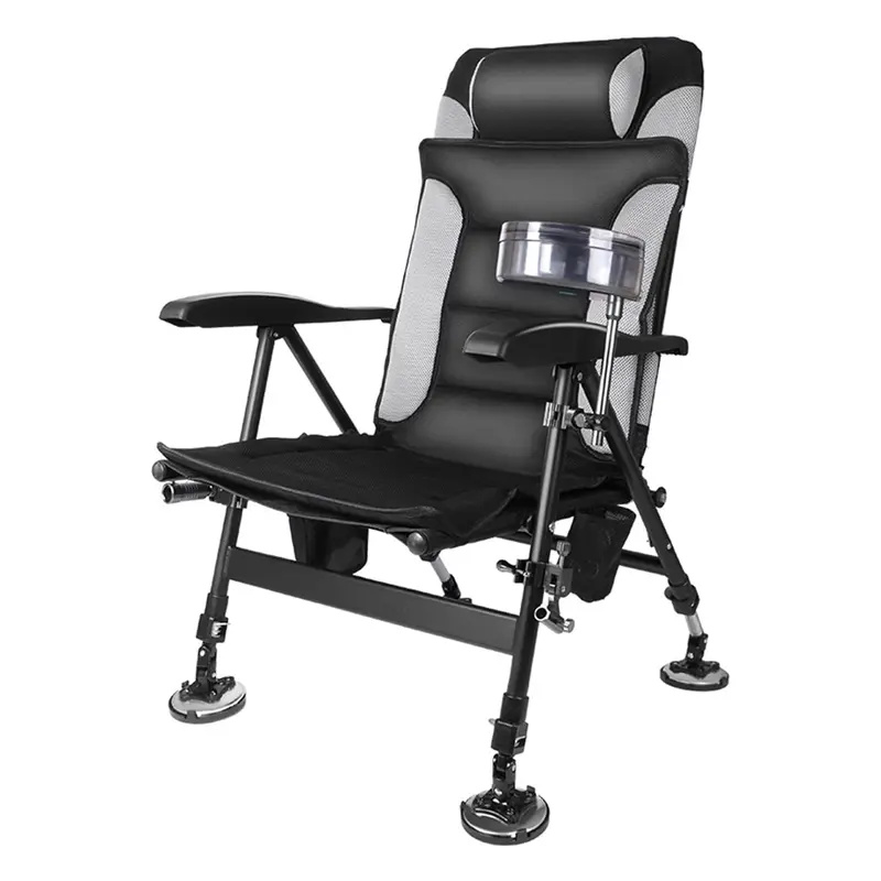 نمای نزدیک از صندلی سفری با پشتی قابل تنظیم