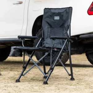 صندلی کمپینگ تاشو ARB – Base Camp در کنار خودرو