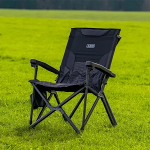 صندلی pinnacle camp از نمای 45 درجه در فضای باز