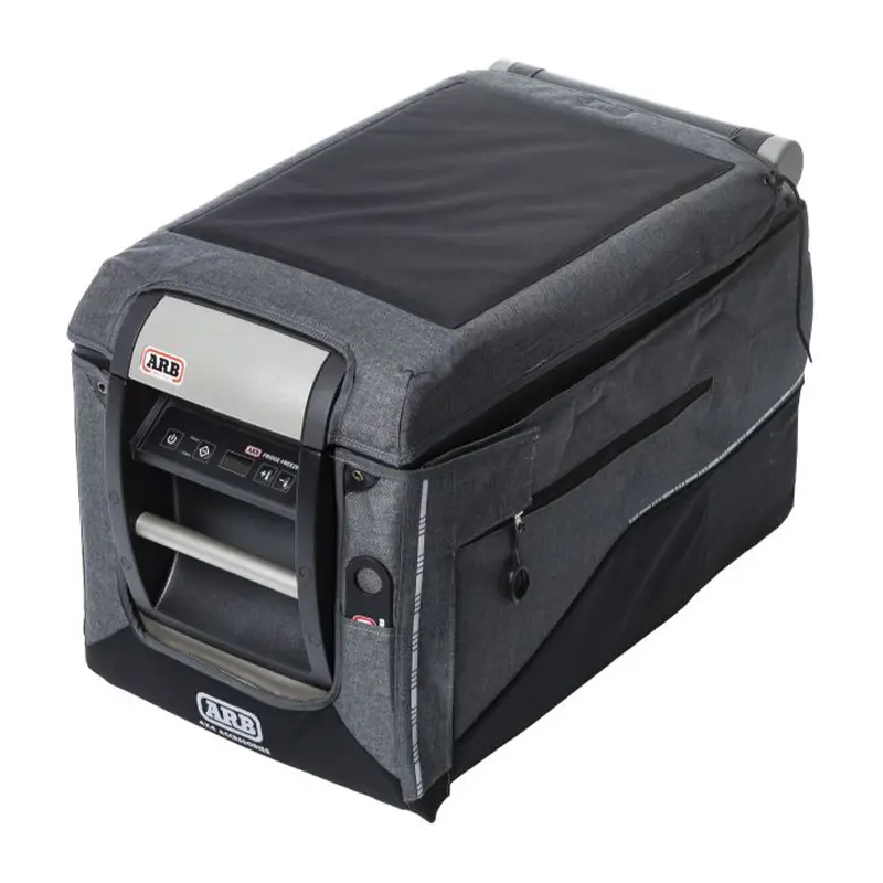 نمای بالا از کاور یخچال کلاسیک