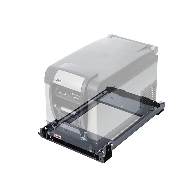 نمای یخچال قرارداده شده روی ریل یخچال