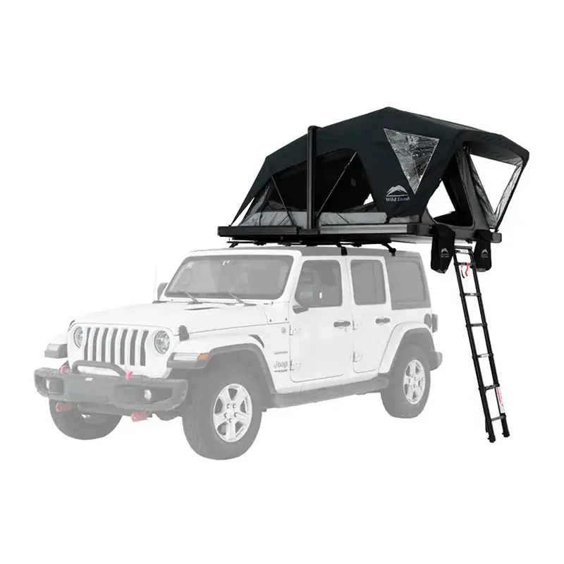 چادر سقفی همراه با نردبان در کنار خودروی آفرودی
