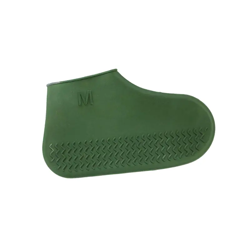 نمای نزدیک از کاور کفش سبز رنگ