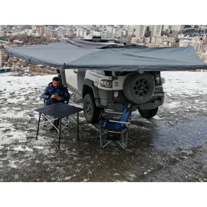 نمای روبرو از سایبان در فضای باز
